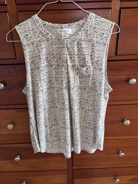 Liz Claiborne Sleeveless Tank Top with geometric pattern. XL